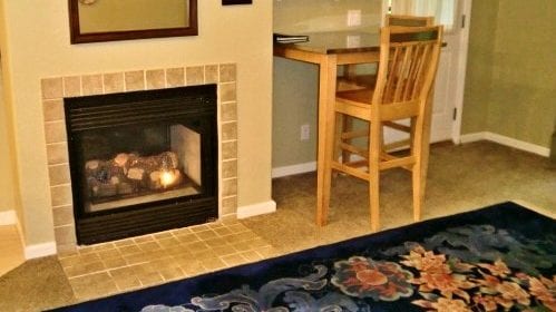 Heron Suite living room and fireplace at Creekside Inn and Resort