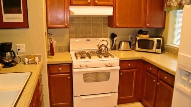 Heron Suite kitchen at Creekside Inn and Resort