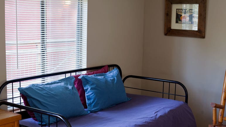 Osprey Cabin day bed at Creekside Resort