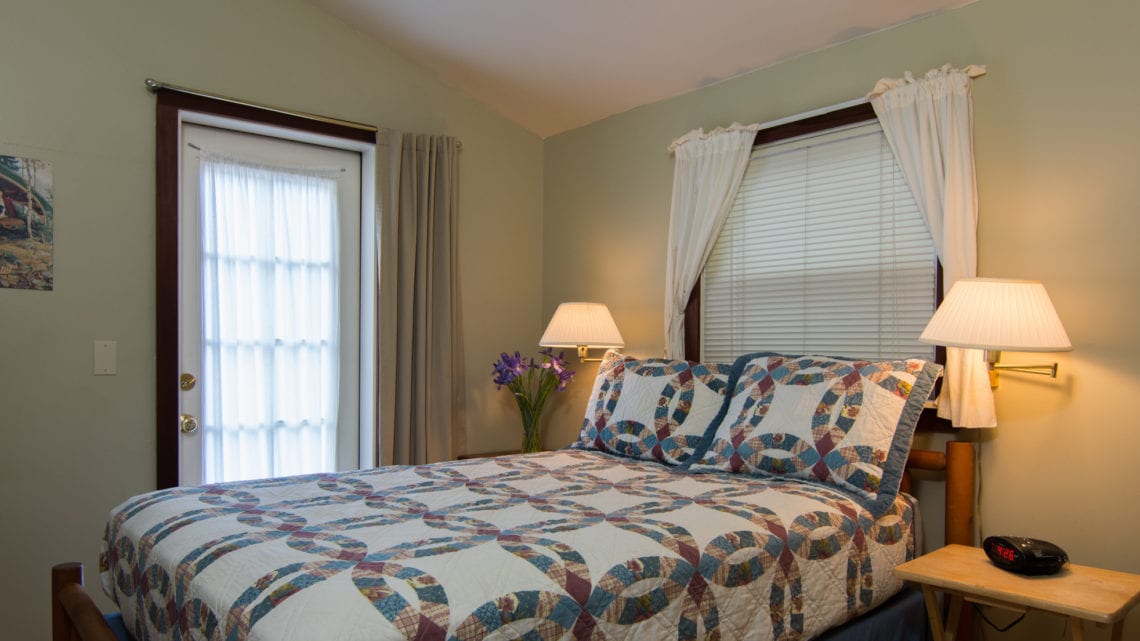 The Robin Cabin bedroom at Creekside Resort