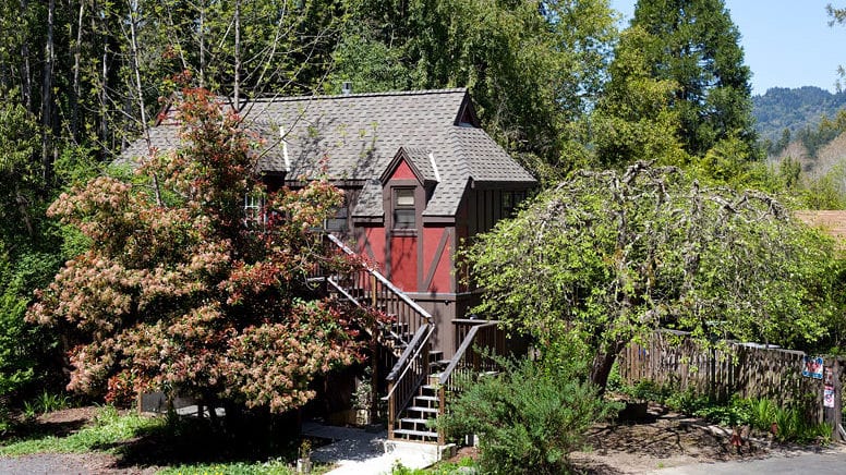Apple House Cabin exterior trees